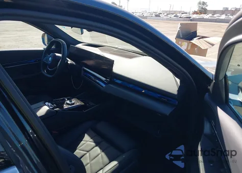 2025 BMW I5 xDrive40 from USA, damaged, VIN WBY13HG08SCS85708